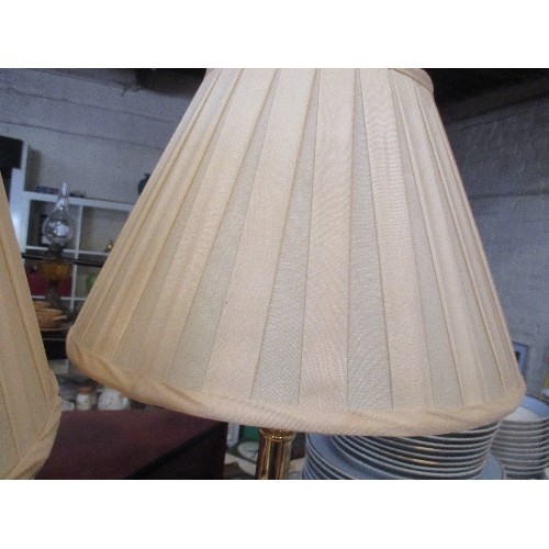 264 - A PAIR OF BRASS TABLE LAMPS WITH CREAM PLEATED SHADES.