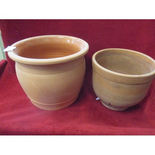 273 - 2 X TERRACOTTA PLANT POTS, THE LARGEST 24CM DIA, H 20CM