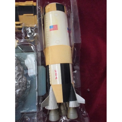 274 - SPACE VOYAGERS SATURN 5 ROCKET - AGES 5 AND UP - BY ACTION PRODUCTS - BOXED