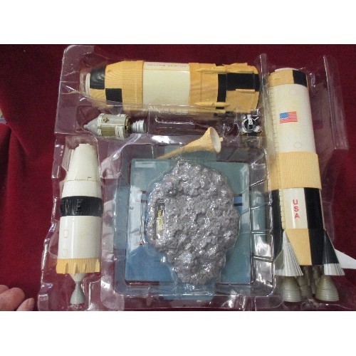 274 - SPACE VOYAGERS SATURN 5 ROCKET - AGES 5 AND UP - BY ACTION PRODUCTS - BOXED