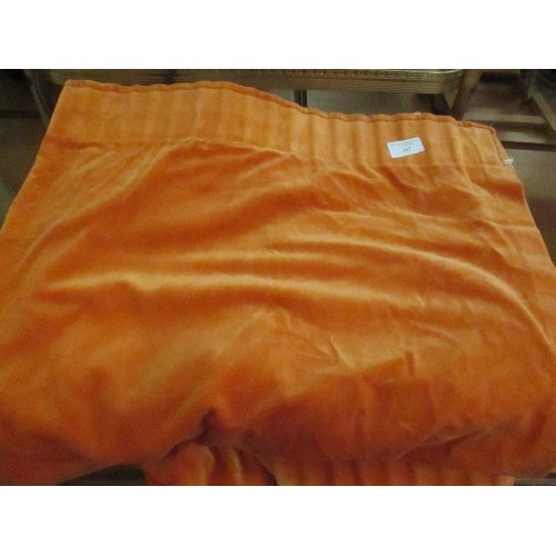 307 - PAIR OF MID CENTURY ORANGE VELVET CURTAINS - EACH CURTAIN 210CM W X 165CM DROP