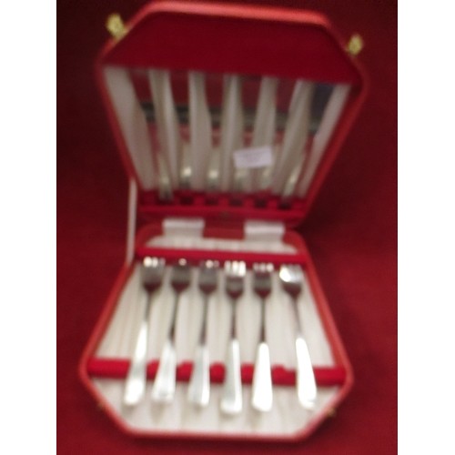 315 - CIRCA 1970'S CASED SET OF STAINLESS STEEL KNIVES AND FORKS