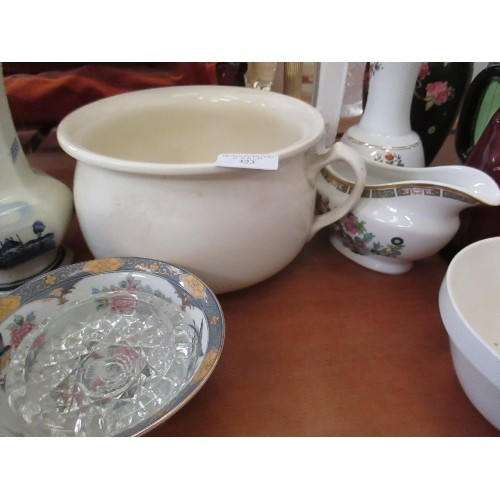 323 - CERAMICS INC ROYAL DOULTON FALSTAFF TOBY JUG, 2 X VINTAGE PUDDING BASINS, CHAMBER POT, GRAVY BOAT ET... 