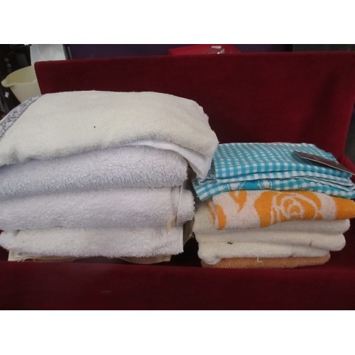 340 - QUANTITY OF CLEAN TOWELLING, INCLUDING SOME TEA TOWELS