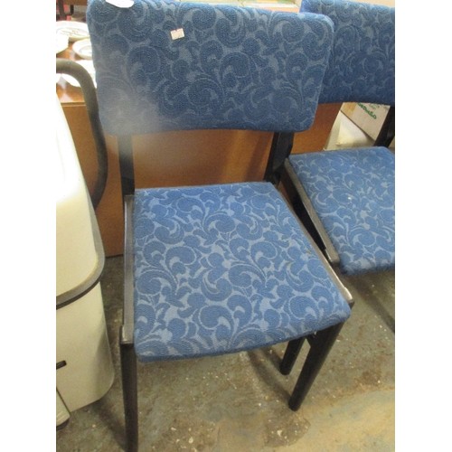 388 - SET OF 4 MID CENTURY DINING / KITCHEN CHAIRS UPHOLSTERED IN VINTAGE BLUE BOUCLE FABRIC