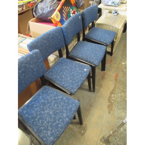 388 - SET OF 4 MID CENTURY DINING / KITCHEN CHAIRS UPHOLSTERED IN VINTAGE BLUE BOUCLE FABRIC