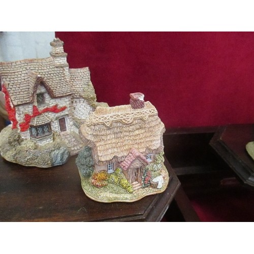 295 - COLLECTION OF 14 LILLIPUT LANE COTTAGES - 7 ON STANDS