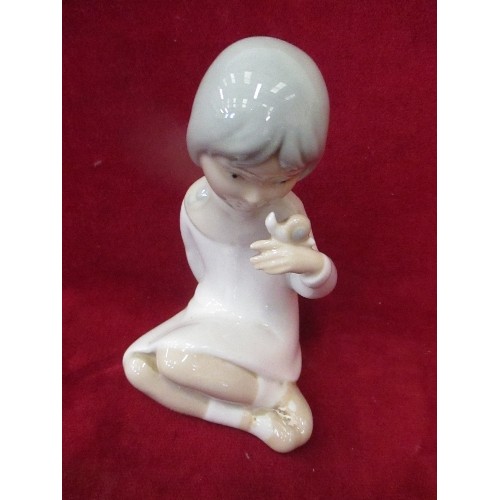 362 - CHINA AND ORNAMENTS INC A LLADRO STYLE GIRL WITH SNAIL BY MIQUEL REQUENA, LEONARDO SHOE TRINKET BOX,... 