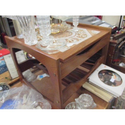 462 - RETRO TEAK COFFEE TABLE WITH TILE TOP AND MAGAZINE SHELF