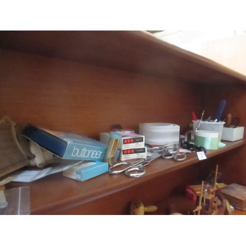 491 - SHELF OF SEWING ITEMS - SOME VINTAGE - INC SINGER ATTACHMENTS, NEEDLES, PINKING SHEARS, SCISSORS, NE... 