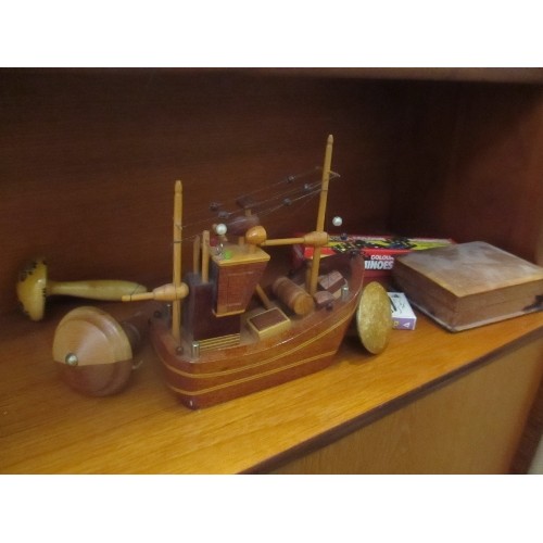 492 - VINTAGE TREEN ETC INC DARNING MUSHROOM, SPINNING TOP, MODEL FISHING BOAT, BOX, DOMINOES