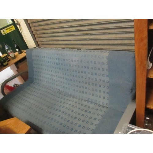 507 - BED SETTEE WITH GREY METAL FRAME - BLUE GEOMETRIC PATTERN FABRIC - 204CM