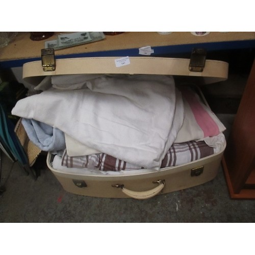 541 - SUITCASE FULL OF CLEAN BEDLINEN, TABLECLOTHS, SHEETS ETC