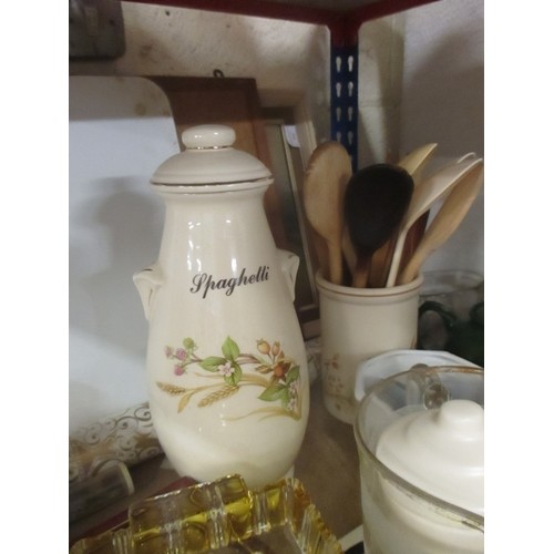 547 - SHELF OF CHINA AND GLASS INC SPAGHETTI JAR BY KLM STAFFS, PYREX JUG WITH ORANGE LID, TEAPOT, WOODEN ... 