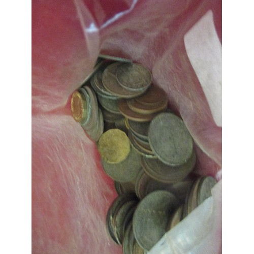 65B - COLLECTION OF OLD BRITISH COINS FROM VICTORIA TO ELIZABETH TOGETHER WITH A BAG OF MAINLY USA COINS