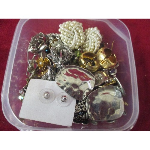 42 - TUB OF COSTUME JEWELLERY - VINTAGE AND MODERN STYLES - MOSTLY EARRINGS