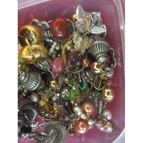 42 - TUB OF COSTUME JEWELLERY - VINTAGE AND MODERN STYLES - MOSTLY EARRINGS