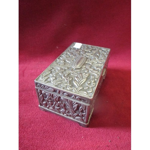 81 - SMALL VELVET-LINED TRINKET/JEWELLERY BOX.