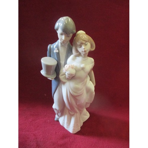 87 - LLADRO BRIDE & GROOM [SOME FLOWERS MISSING FROM BOUQUET] ALSO 'ALADDIN'S' LAMP CANDLE HOLDER. OTEIRA... 