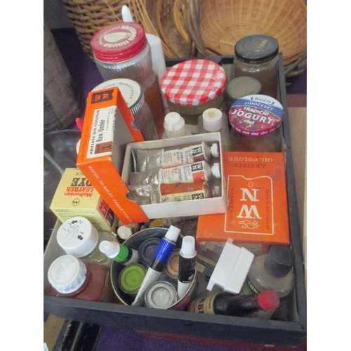 96A - ARTISTS LOT. INCLUDES A CRIMSON & BLAKE COMBINED DESK EASEL. NEW BRUSH SET, QUANTITY OF PAINTS/ ACRY... 