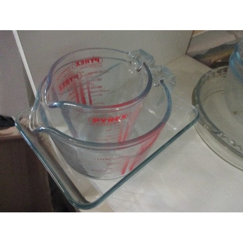 168 - PYREX LOT. INCLUDES MEASURING JUGS AND BOWLS AND RECTANGULAR OVEN DISH.