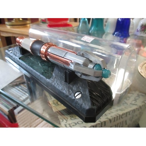 208 - DOCTOR WHO SONIC SCREWDRIVER. WITH LIDDED PRESENTATION BOX.