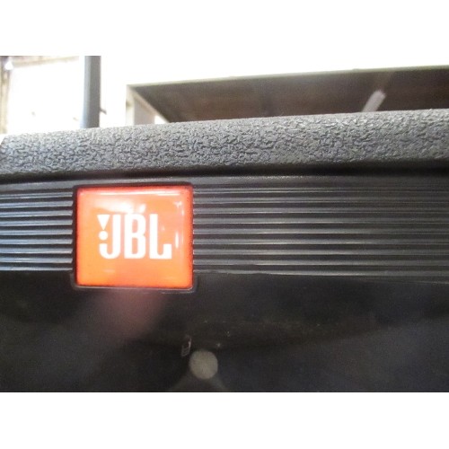 229 - LARGE JBL SOUND SYSTEM SPEAKER. MODEL TR125.