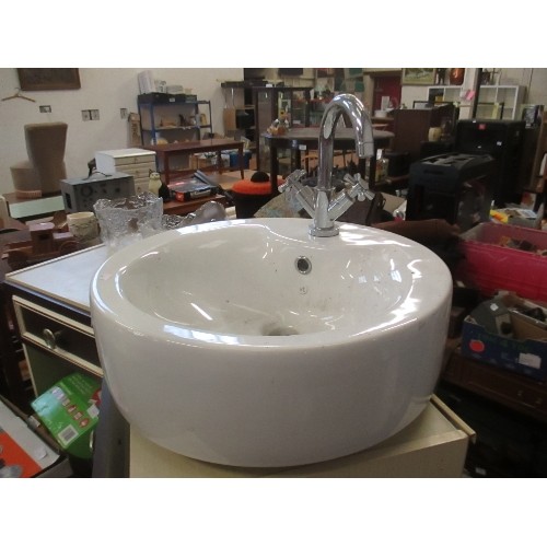 275 - CIRCULAR SINK WITH CHROME TAP - 49CM DIA