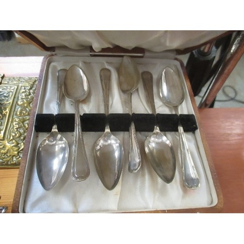 308 - COLLECTION OF VINTAGE METALWARE INC SILVER PLATED BOOT TOT MEASURES, ANTIQUE BRASS CANDLESTICK, GRAP... 