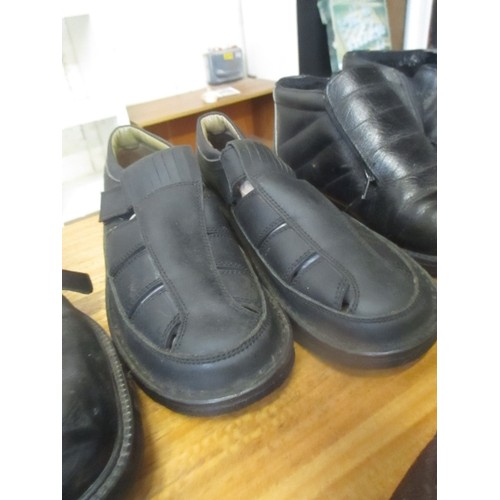 325 - 6 PAIRS OF GENTS SHOES, SIZE 8 / 8.5 INC CLARKES LEATHER BOOTS, 