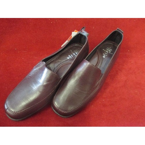 415 - PAIR OF LADIES LEATHER SHOES - DARK BURGUNDY - BY TLC, - SIZE 7 - WIDE FIT WITH TAGS