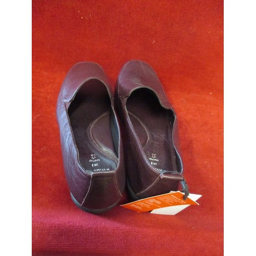 415 - PAIR OF LADIES LEATHER SHOES - DARK BURGUNDY - BY TLC, - SIZE 7 - WIDE FIT WITH TAGS