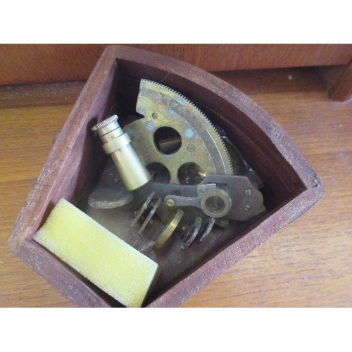 432 - BRASS NAUTICAL SEXTANT IN WOODEN BOX