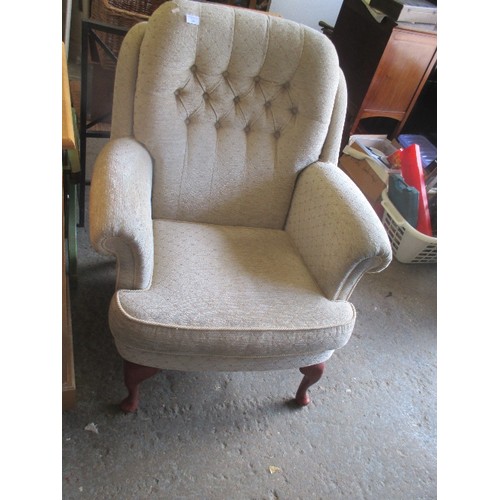 449 - A GOOD QUALITY UPHOLSTERED ARMCHAIR IN OATMEAL COLOUR DIAMOND PATTERN FABRIC - BUTTON BACKED, ON QUE... 