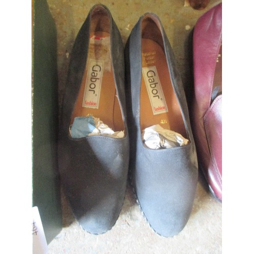 464 - 2 PAIRS OF LADIES SHOES - TLC IN BURGUNDY LEATHER (SIZE 5), GABOR , BLACK LEATHER (4.5) AND CLARKS R... 