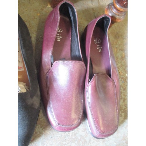 464 - 2 PAIRS OF LADIES SHOES - TLC IN BURGUNDY LEATHER (SIZE 5), GABOR , BLACK LEATHER (4.5) AND CLARKS R... 