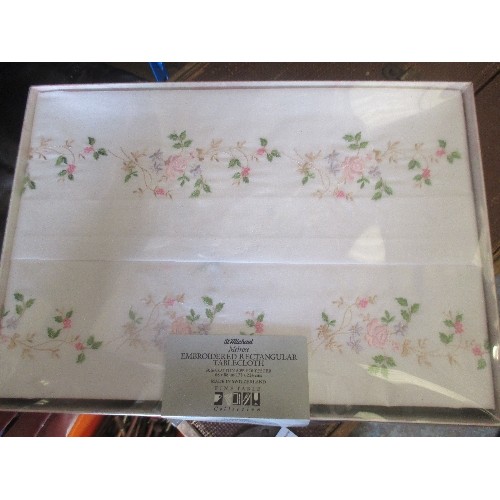 470 - NEW AND UNUSED HOUSEHOLD LINEN INC M&s DOUBLE DUVET COVER, ROSEBUD DESIGN, M&S EMBROIDERED RECTANGUL... 