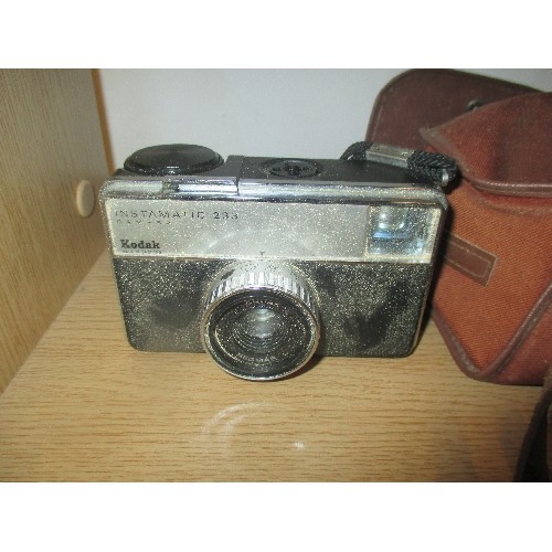 500 - 3 X VINTAGE CAMERAS INC AGFA SOLETTE IN LEATHER CASE, CORONET AND KODAK INSTAMATIC 233