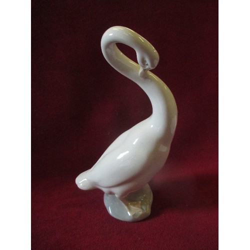 1 - LLADRO NAO LARGE PORCELAIN GOOSE - 25CM