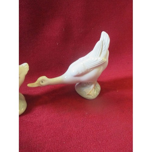 2 - TWO LLADRO NAO PORCELAIN GEESE - 15CM & 11CM