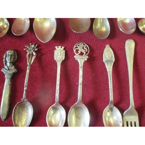 13 - COLLECTION OF VINTAGE SOUVENIR SPOONS INC ONE WITH UNICORN IN STERLING SILVER BIRM 1974, ALSO OCEAN ... 