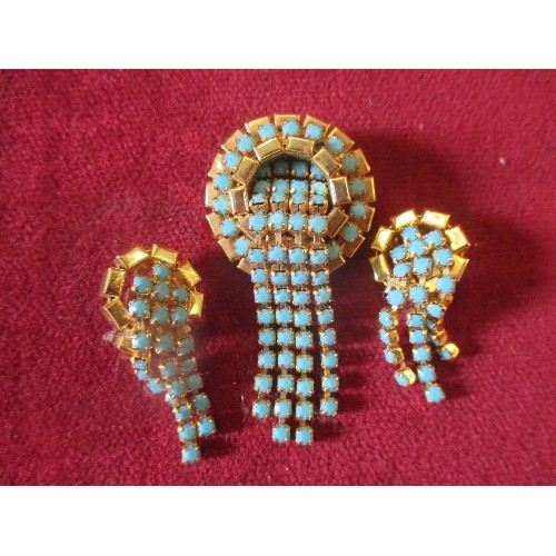 17 - VINTAGE TURQUOISE AND GILT METAL BROOCH AND CLIP EARRING SET