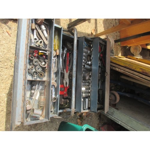 515 - BLUE METAL CANTILEVER TOOL BOX AND TOOLS