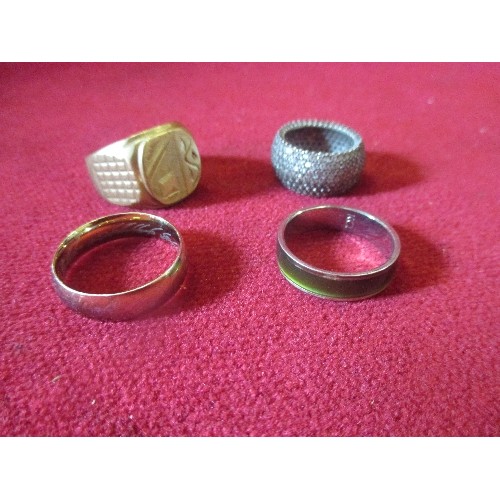 25 - COLLECTION OF LADIES AND GENTS COSTUME JEWELLERY RINGS INC A LARGE 925 SILVER RING WITH BLACK STONES... 