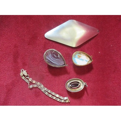 36 - COLLECTION OF VINTAGE JEWELLERY INCLUDING A 925 SILVER PENDANT WITH PURPLE STONE, SILVER BRACELET, 1... 