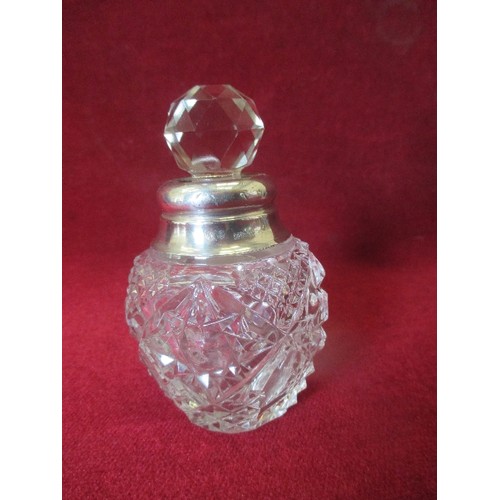 40 - EDWARDIAN CUT GLASS SCENT BOTTLE WITH SILVER COLLAR, LONDON 1909, HART & SONS