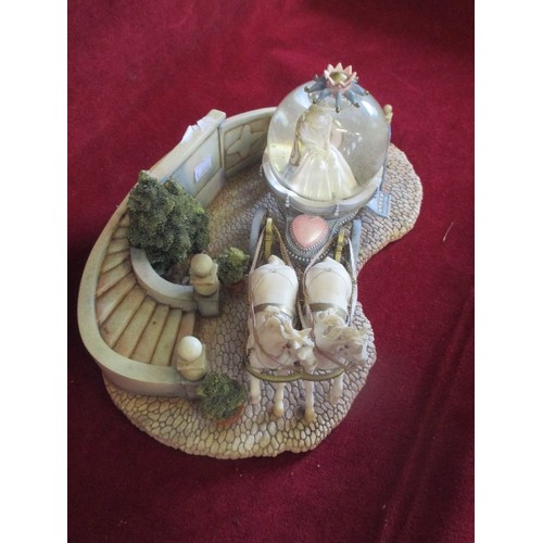 90 - BEAUTIFUL CINDERELLA COACH AND HORSES WITH SNOW GLOBE IN THE CARRIAGE - 32 CM ACROSS