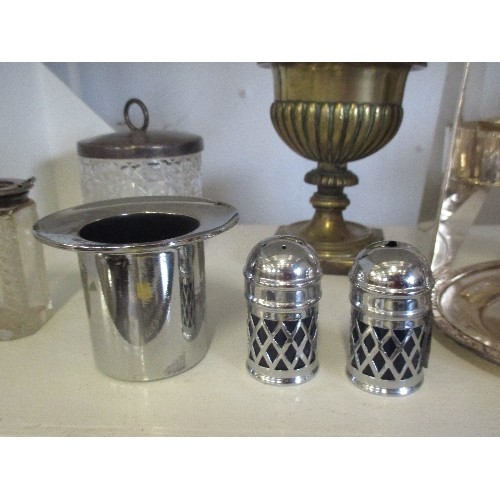 92 - COLLECTION OF SILVER PLATE ITEMS, ALSO A SMALL BRASS LIDDED POT/URN.