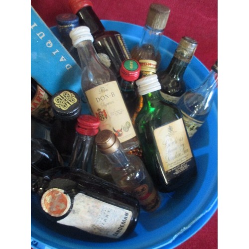 100 - COLLECTION OF MINIATURE BOTTLES - MOSTLY WITH CONTENTS INC JOHN HAIG DIMPLE SCOTCH WHISKY, MARTINI, ... 