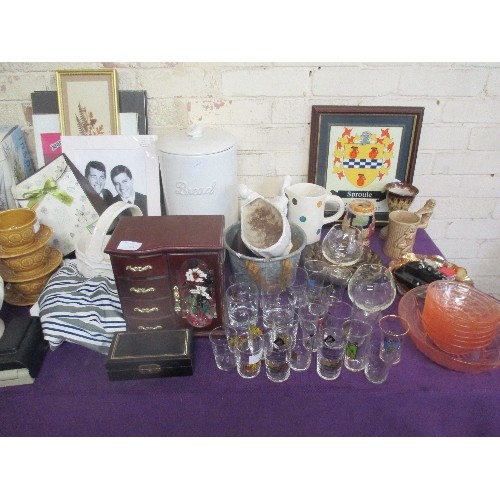 163 - LARGE JOB LOT INC WHITE CERAMICS (BREAD BIN, PLANT POTS), GLASS (DRINKING, CARNIVAL), JEWELLERY CABI... 